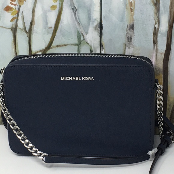 Michael Kors Handbags - NWT Michael kors jet set item crossbody